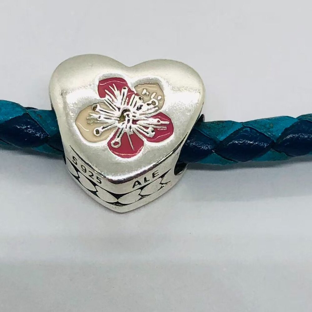 ✨✨Pandora Hawaii Sakura Flower Heart Charm